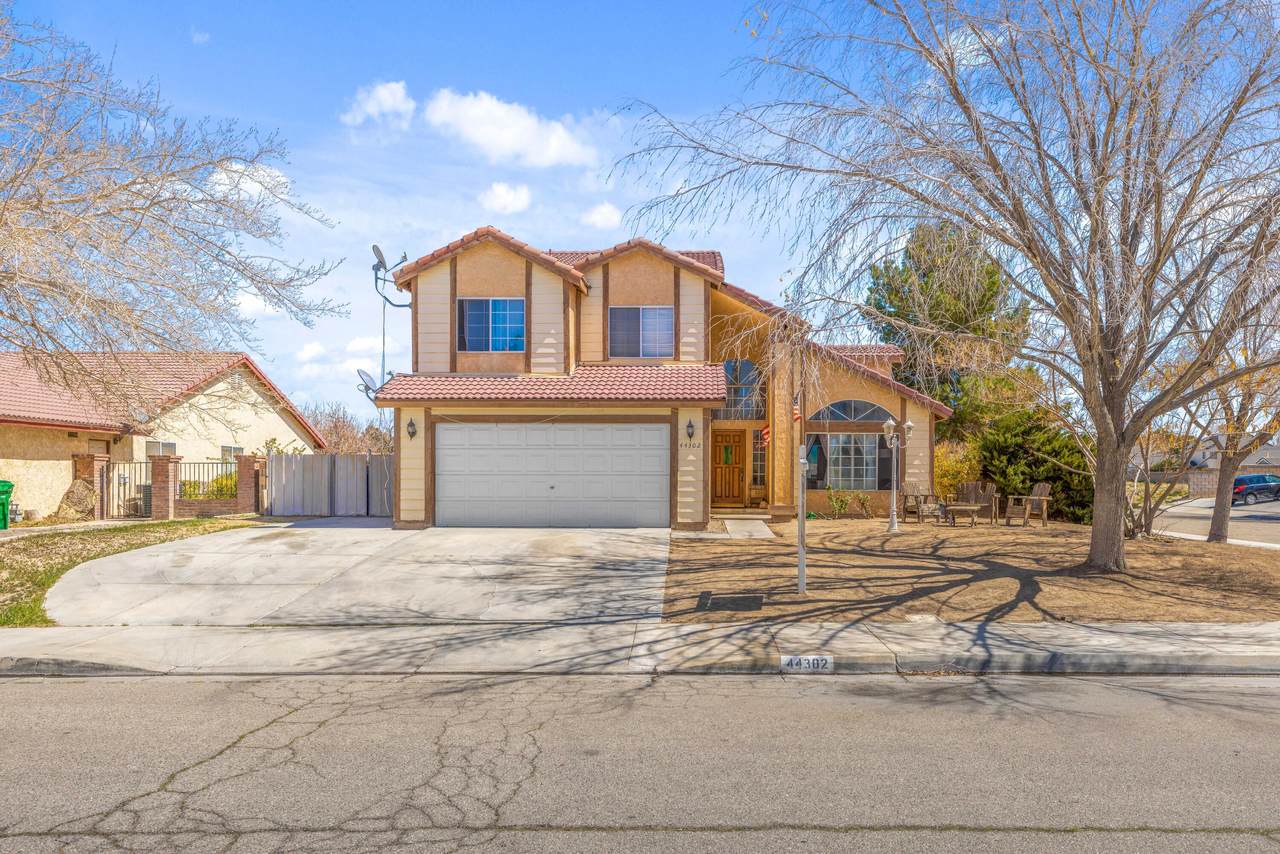 44302 33rd Street - Photo 1