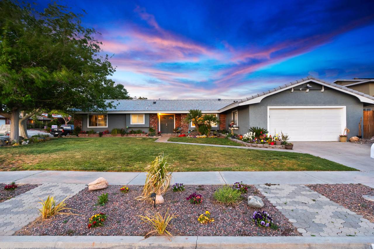 42962 19th Street - Photo 1