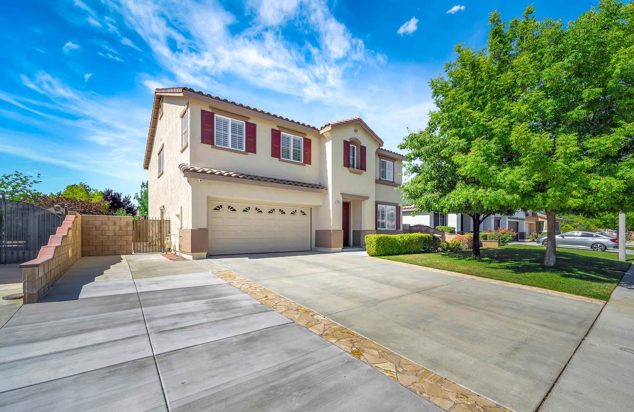 1822 Andrea Dr - Photo 1