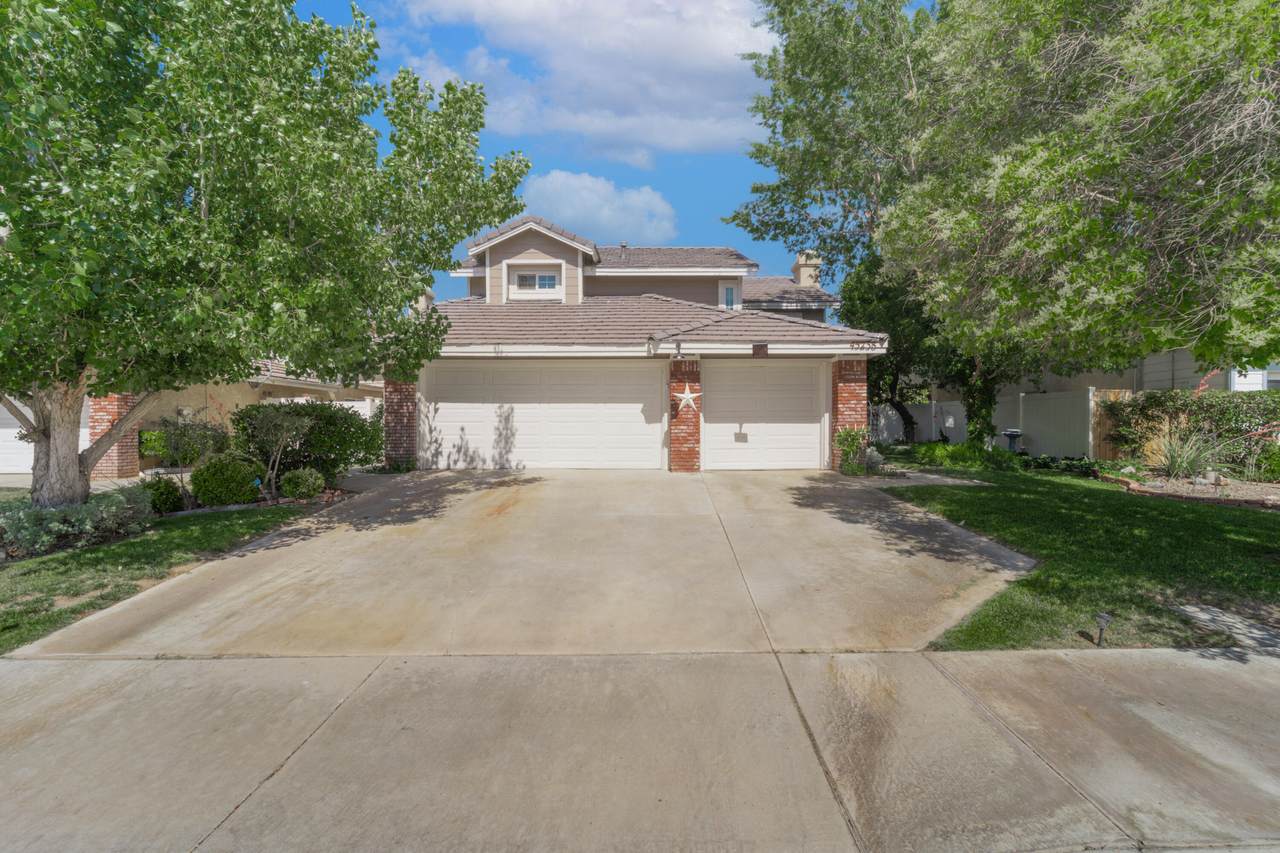 45238 Pickford Avenue - Photo 1