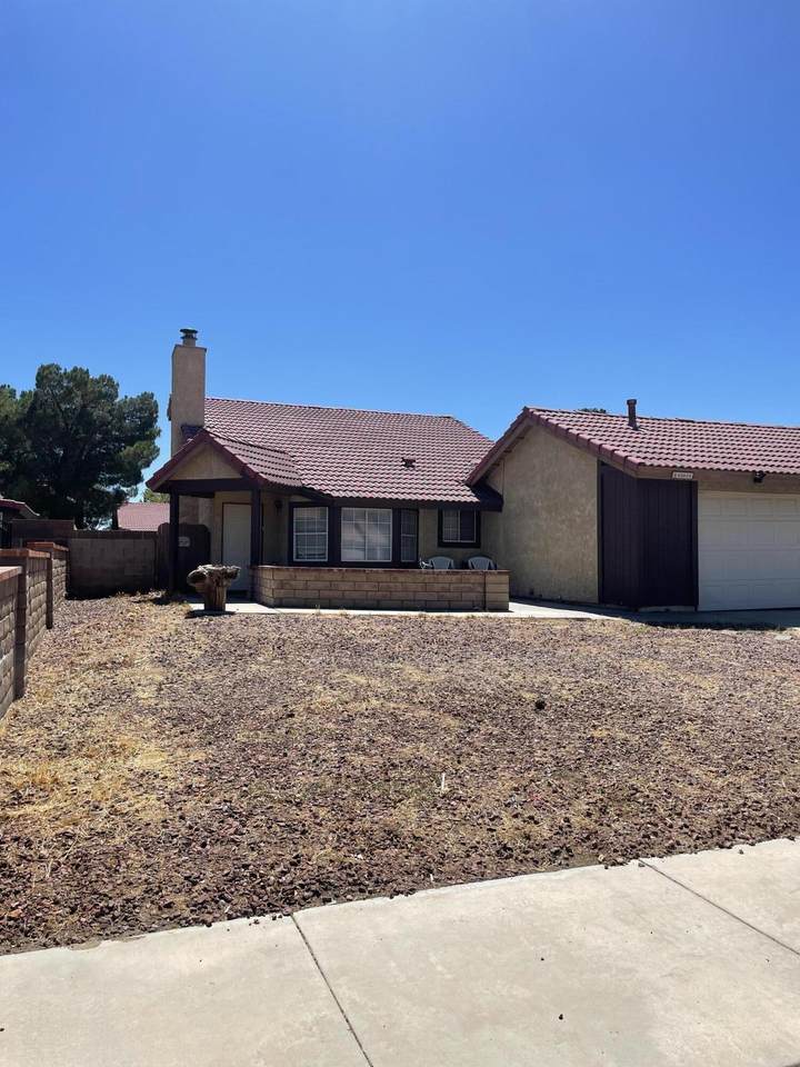 43832 Nicole Street - Photo 1