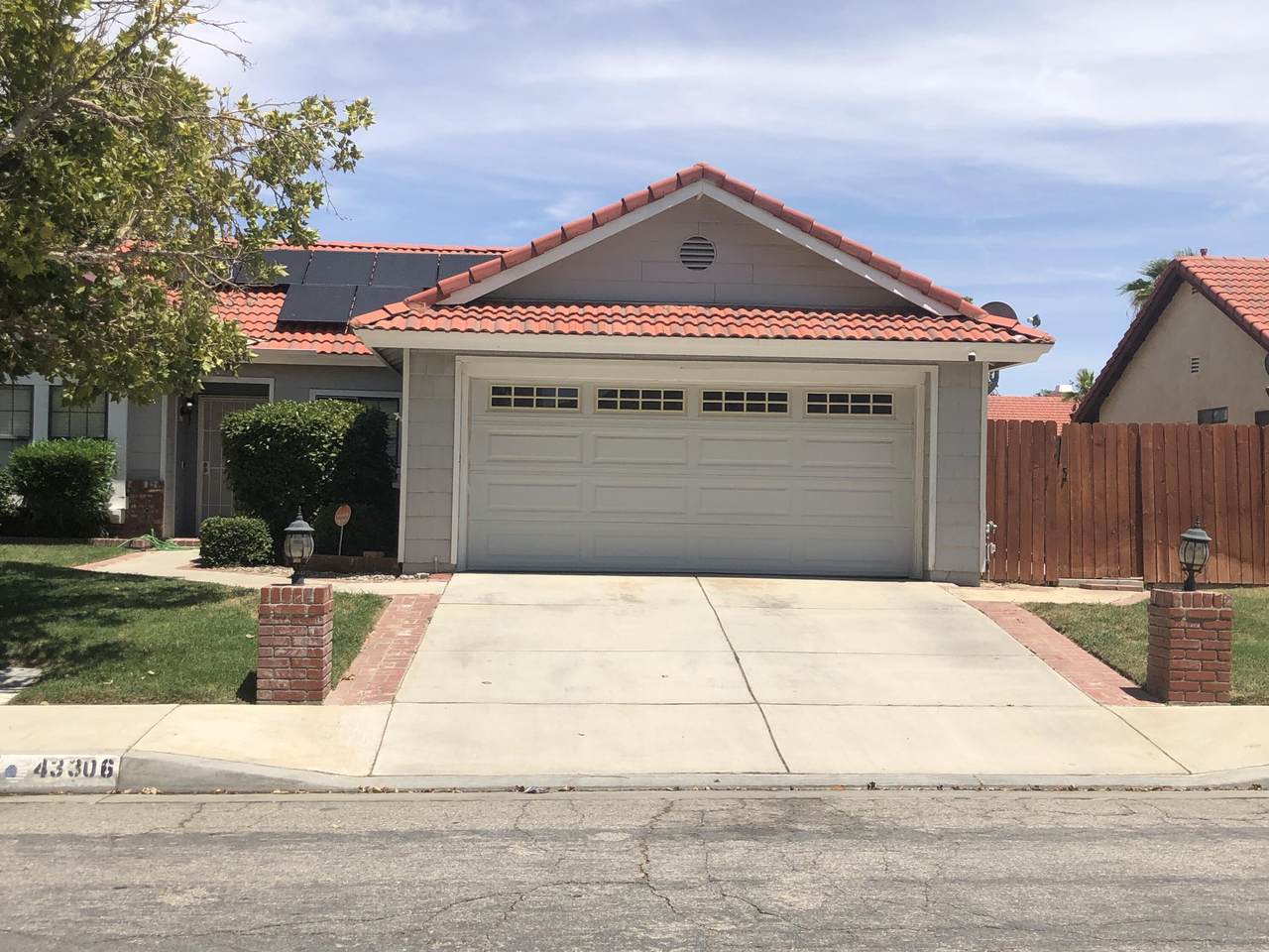 43306 11th Street - Photo 1