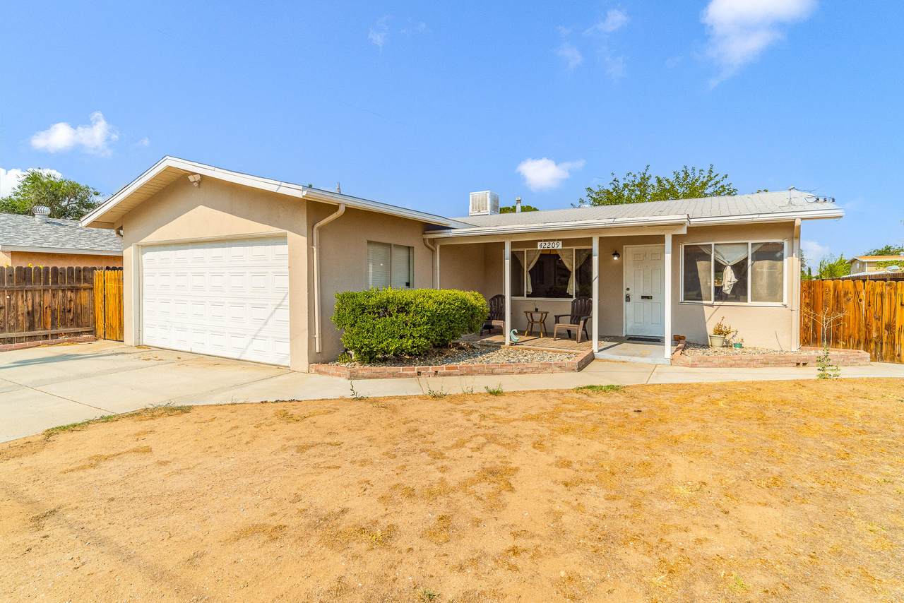 42209 52nd Street - Photo 1