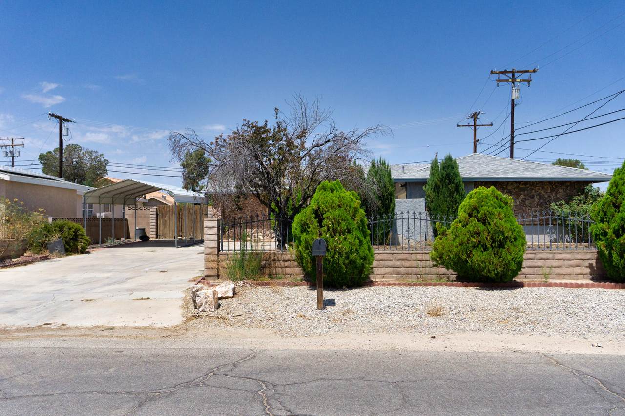 21513 Everett Drive - Photo 1