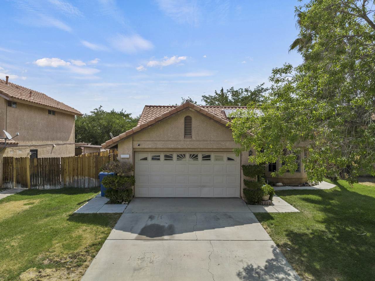 44208 Balmuir Avenue - Photo 1