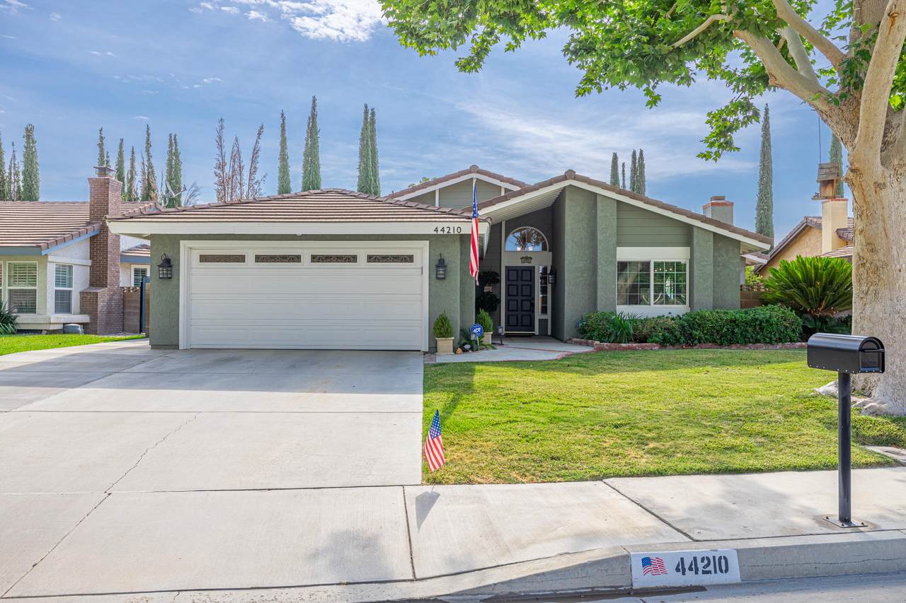 44210 31st Street - Photo 1