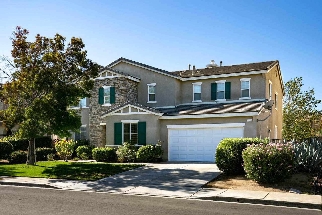 2238 Thorncroft Circle - Photo 1