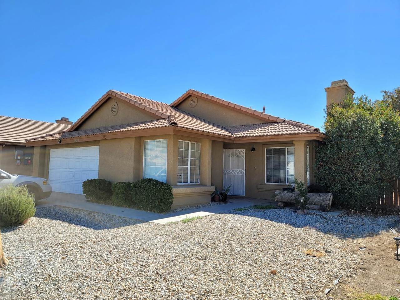 1622 Silvia Avenue - Photo 1
