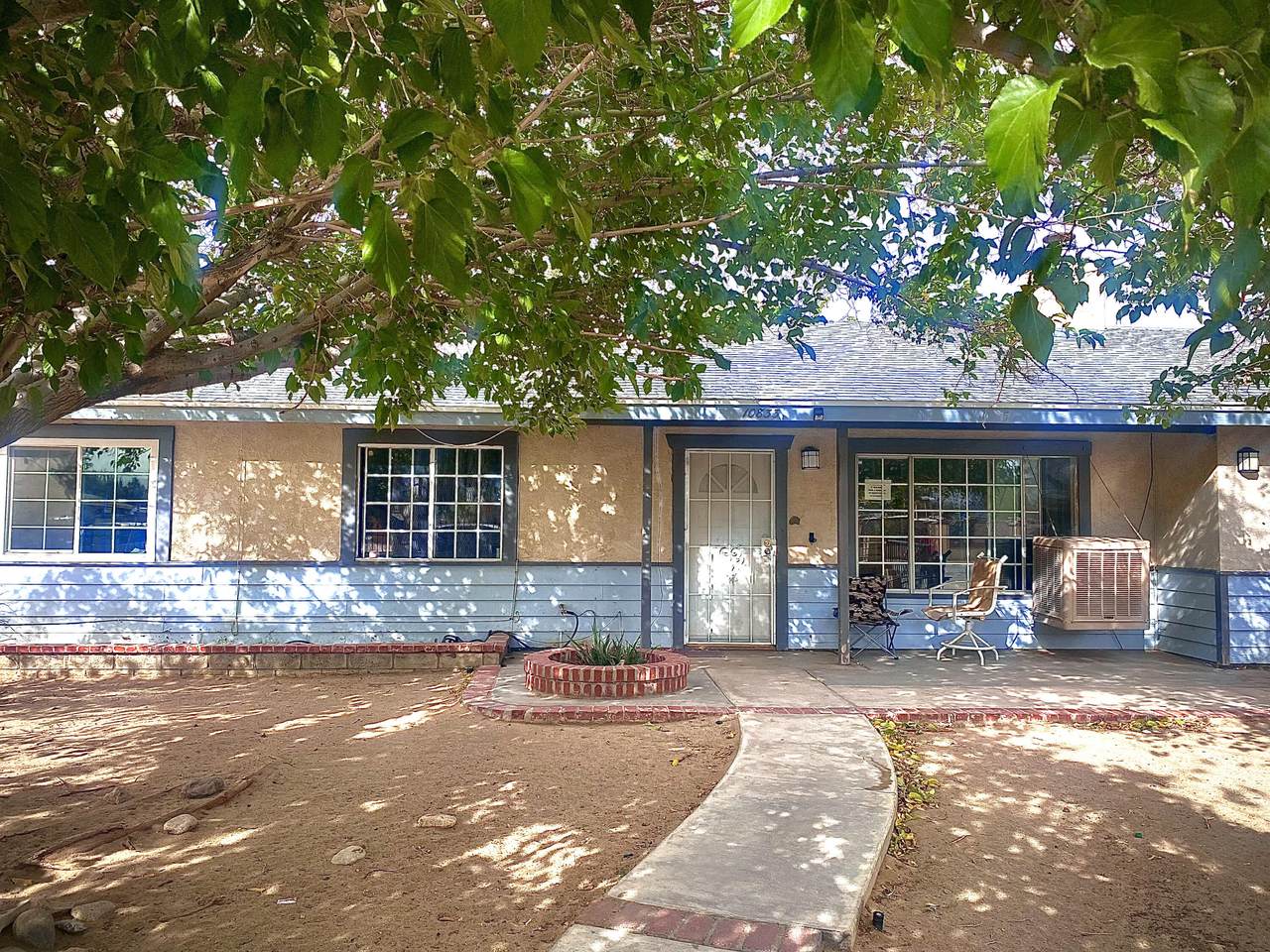 10833 Avenue R-2 - Photo 1