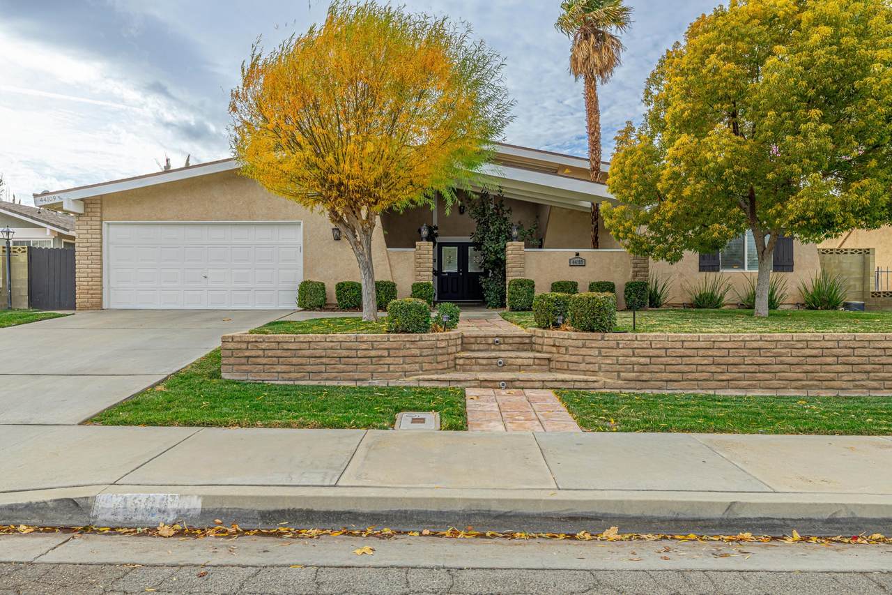 44109 27th Street - Photo 1