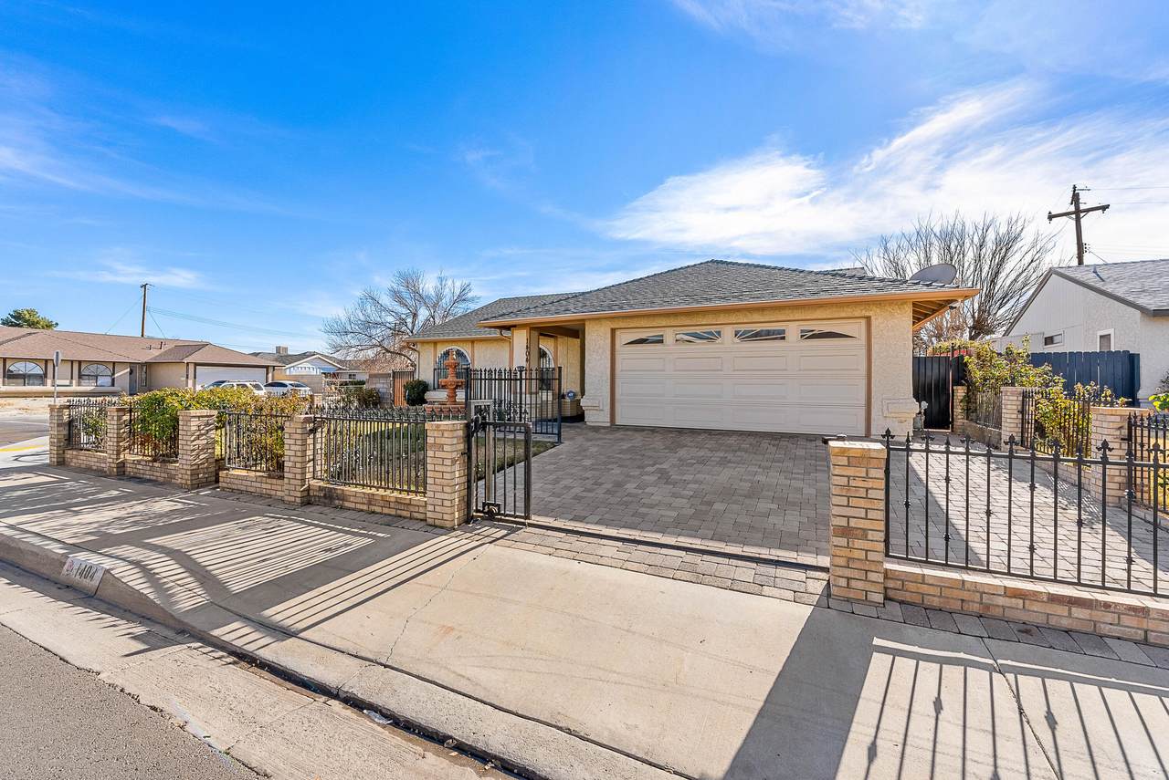 1404 Ave H 8 - Photo 1