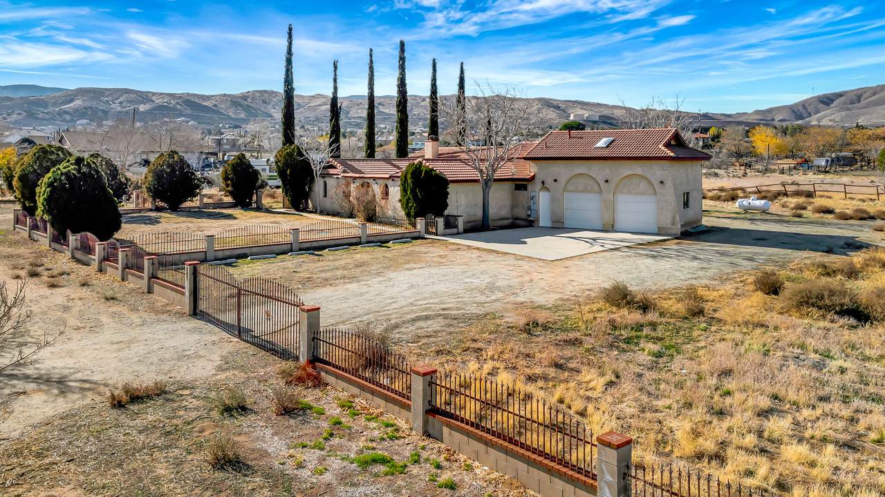 40941 41st Street - Photo 1
