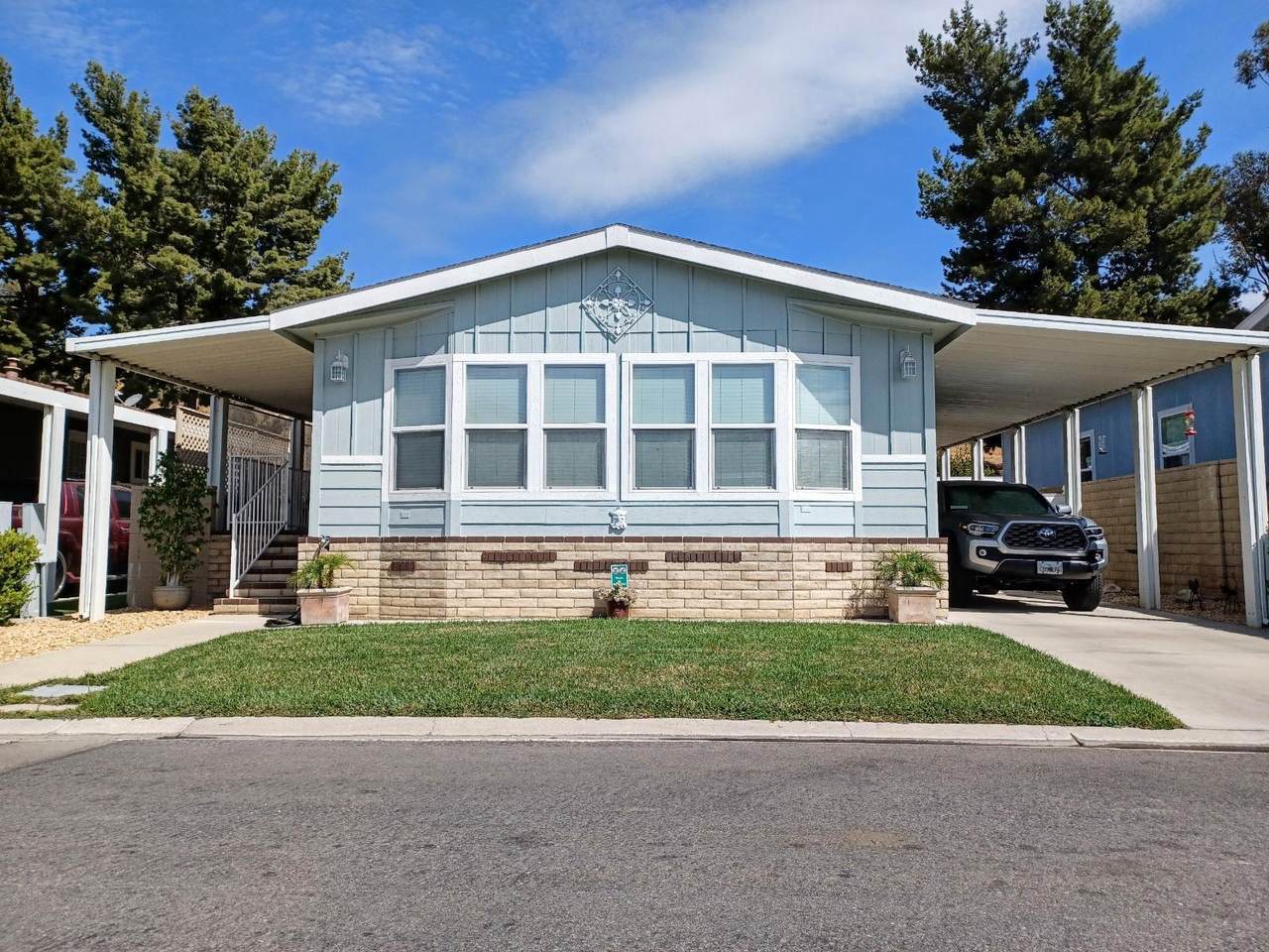 15455 Glenoaks Boulevard - Photo 1