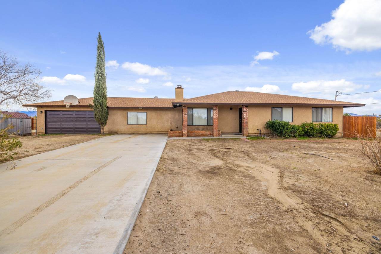 11142 Ave R 8 - Photo 1