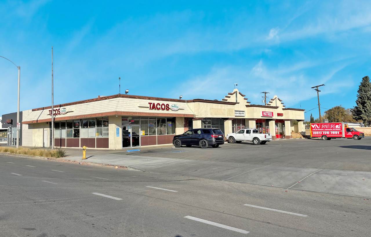 1139 Ave I - Photo 1