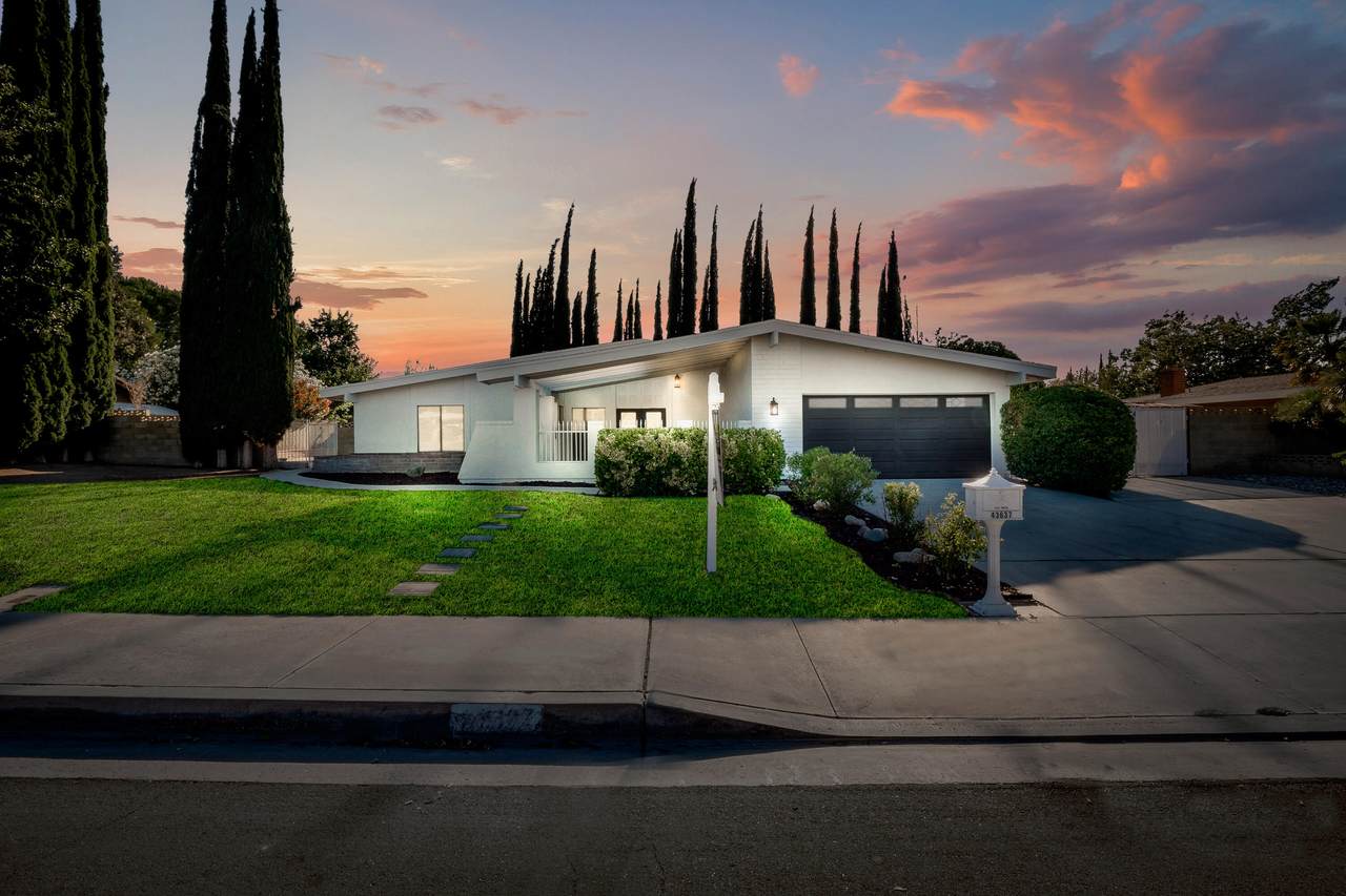 43637 27th Street - Photo 1