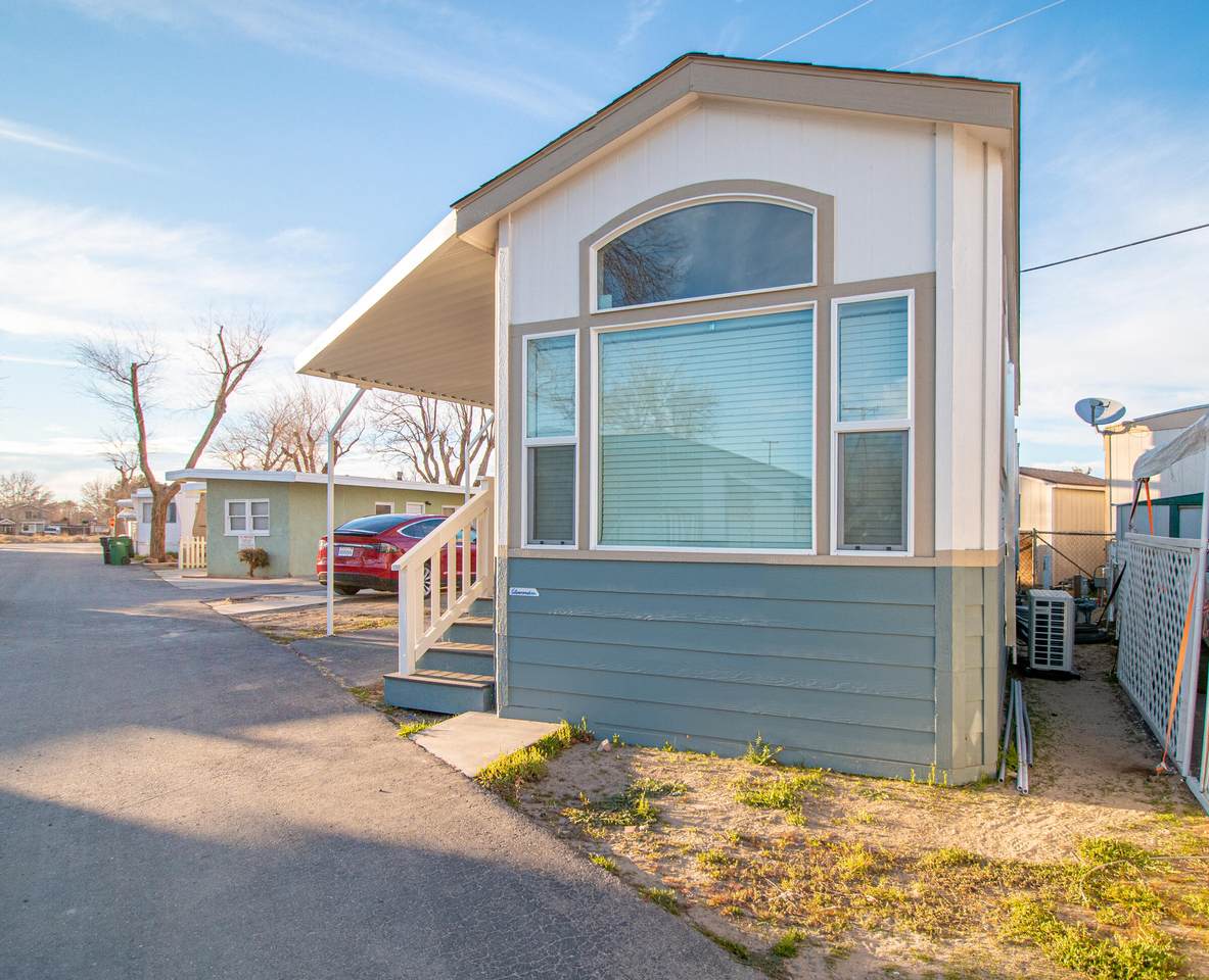 45131 28th Street East Spc 12 - Photo 1