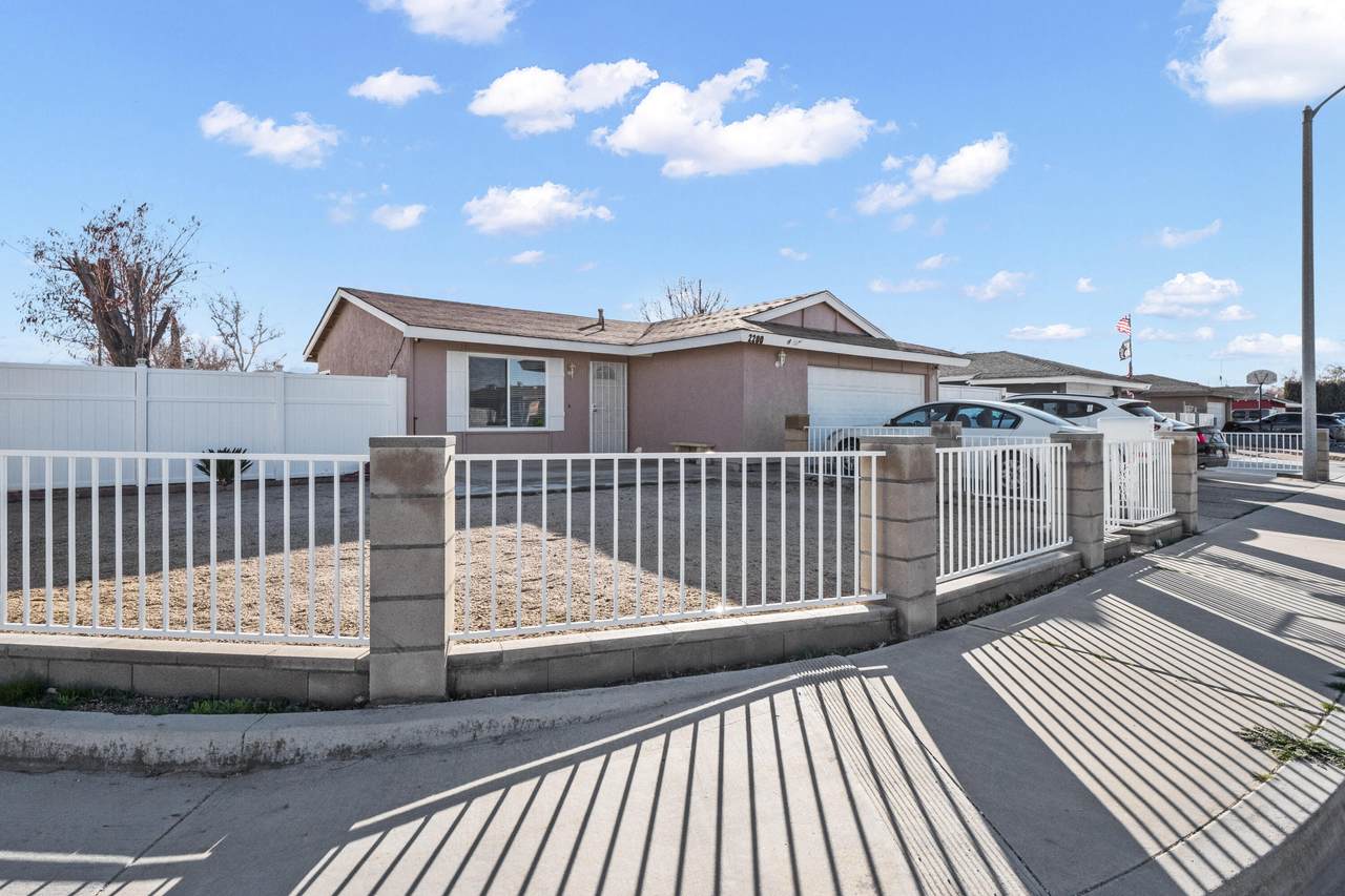 2200 Avenue K13 - Photo 1