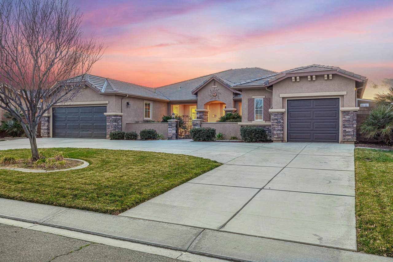 42541 Yew Street - Photo 1