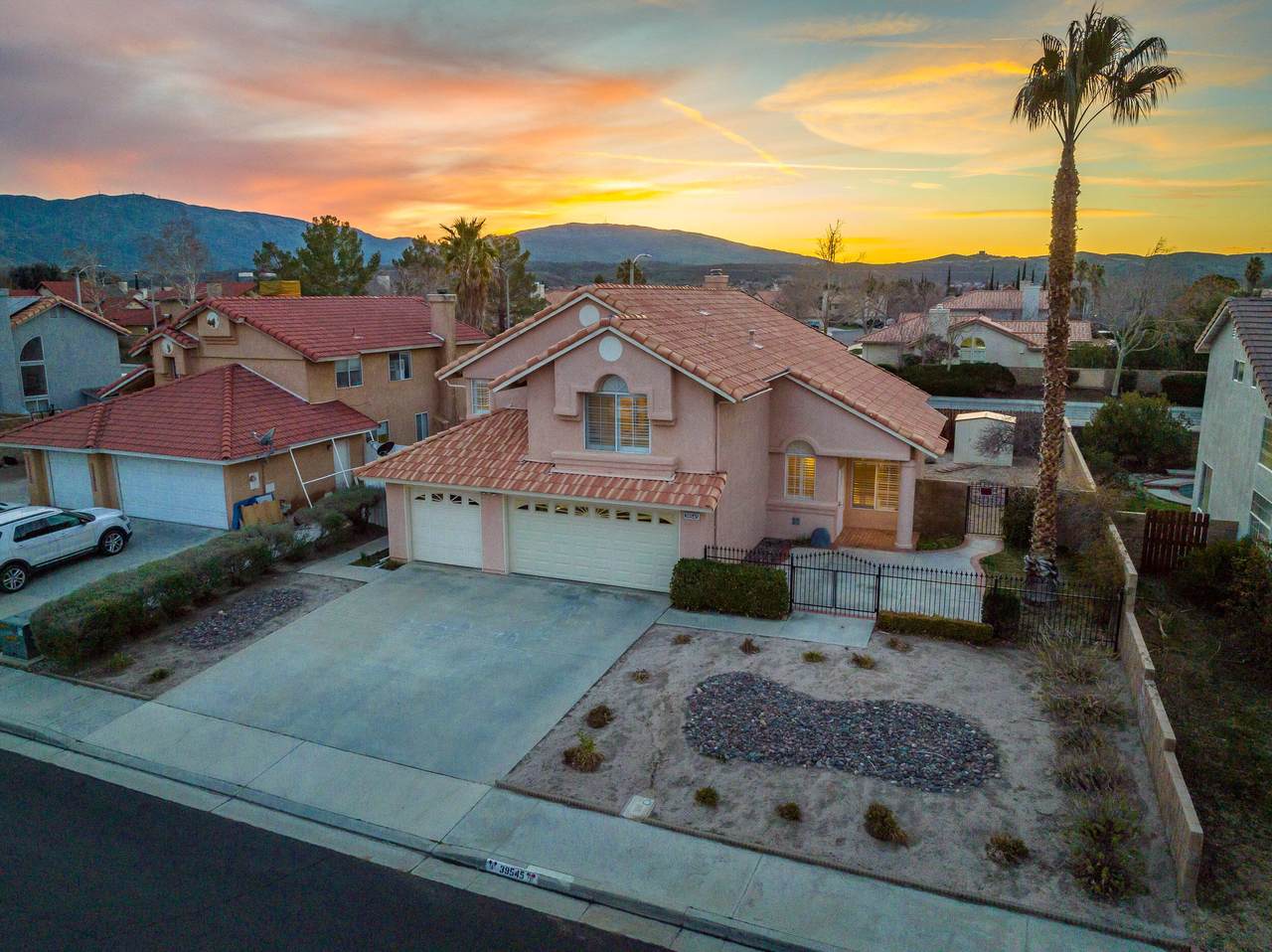 39545 Hawthorne Street - Photo 1