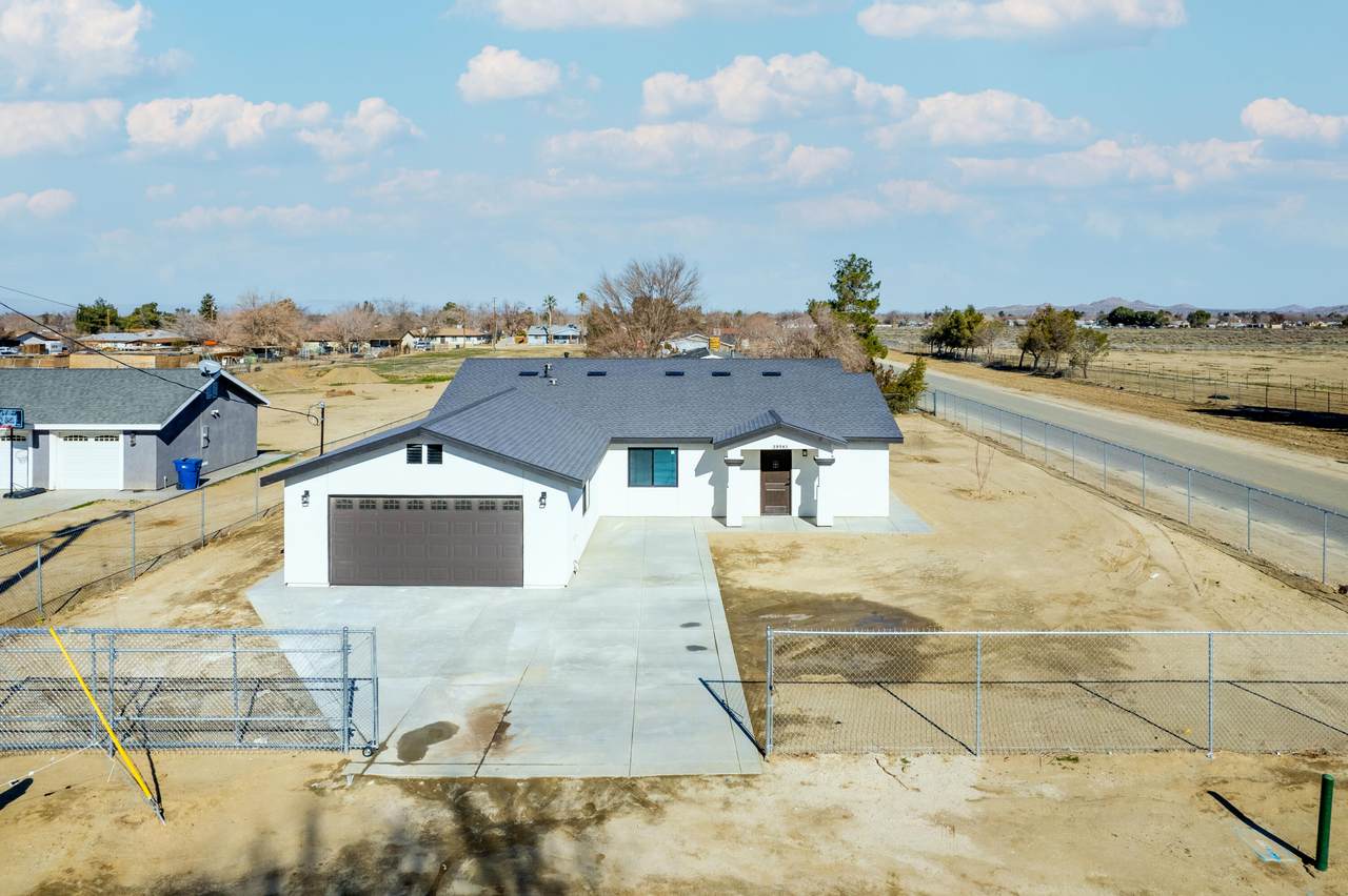 10561 E Ave S-6 - Photo 1