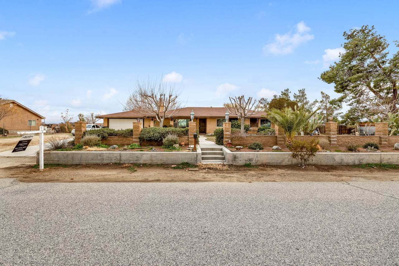 11308 E Avenue R - Photo 1
