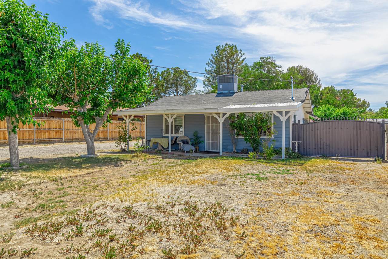 43237 18th Street - Photo 1