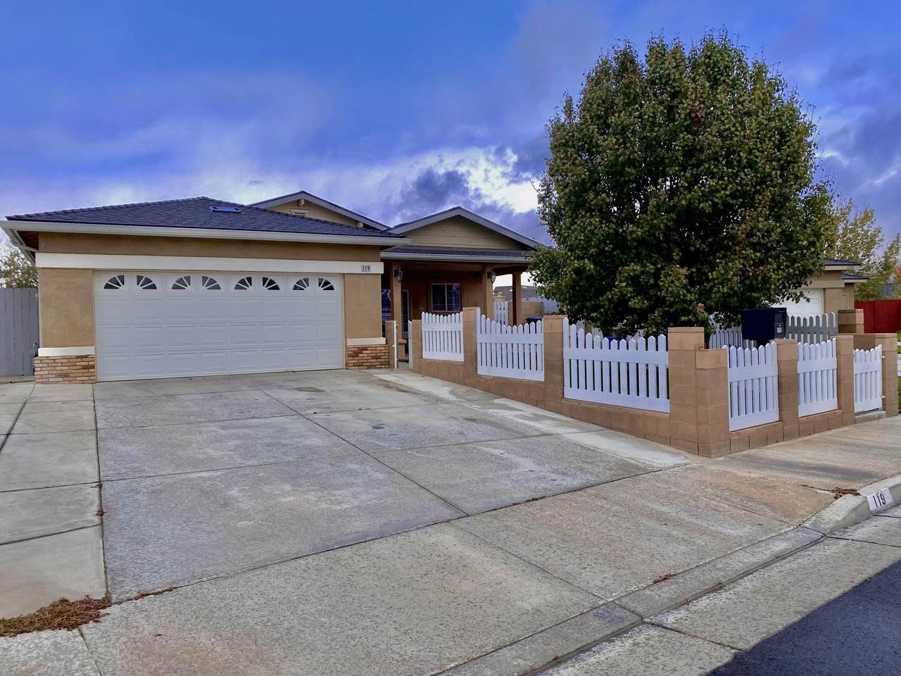 119 Brentwood Drive - Photo 1