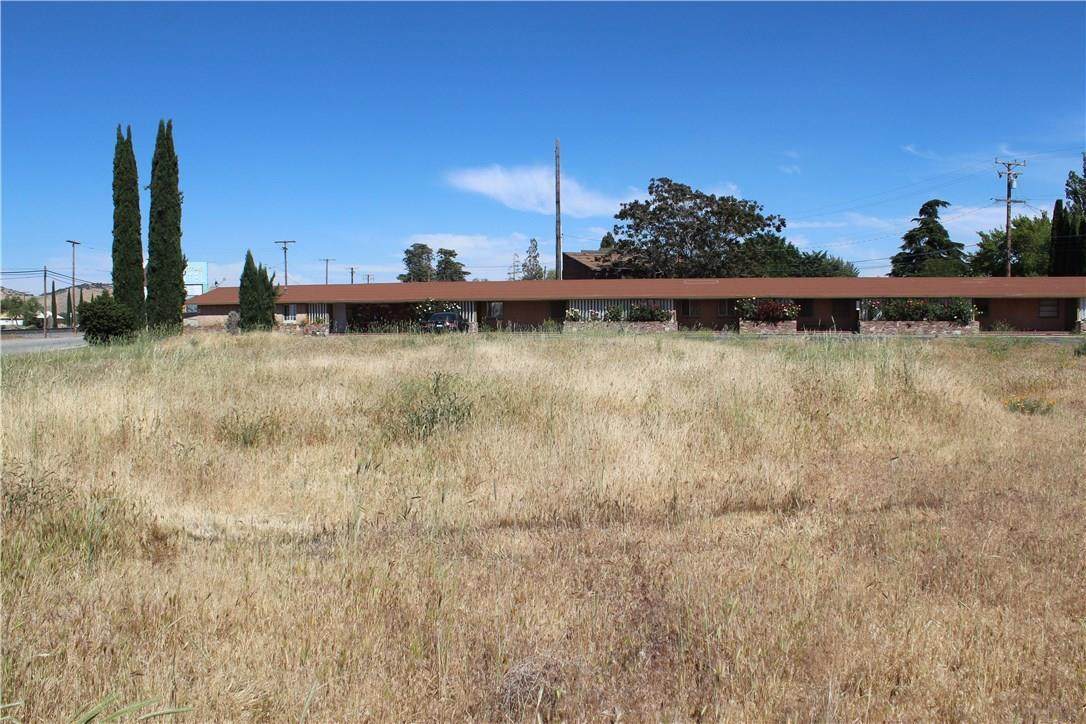 Tehachapi Boulevard - Photo 1