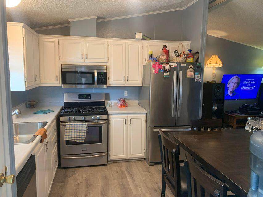 45800 E. Challenger Way - Photo 1
