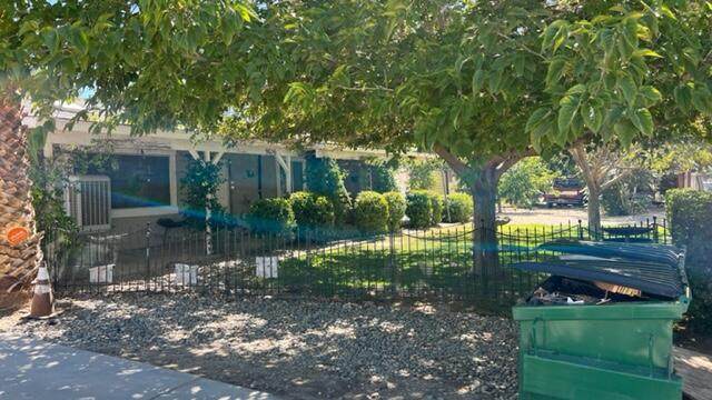 9636 Avenue Q4 - Photo 1