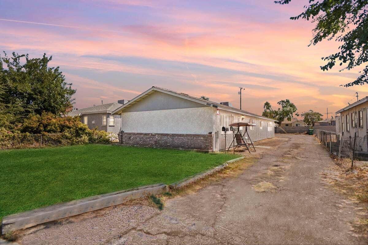 44806 Genoa Avenue - Photo 1