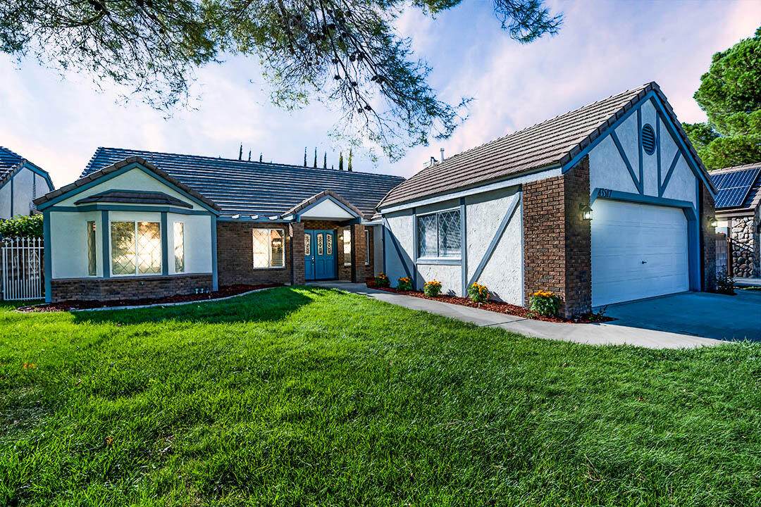 43517 37th Street - Photo 1