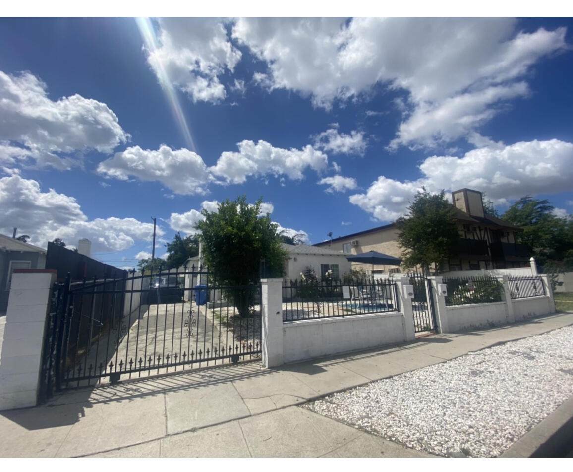 11218 Tiara Street - Photo 1