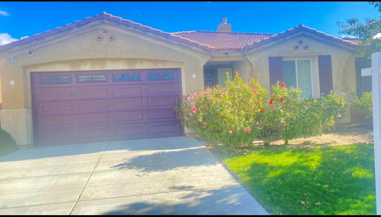 39220 Victoria Street - Photo 1
