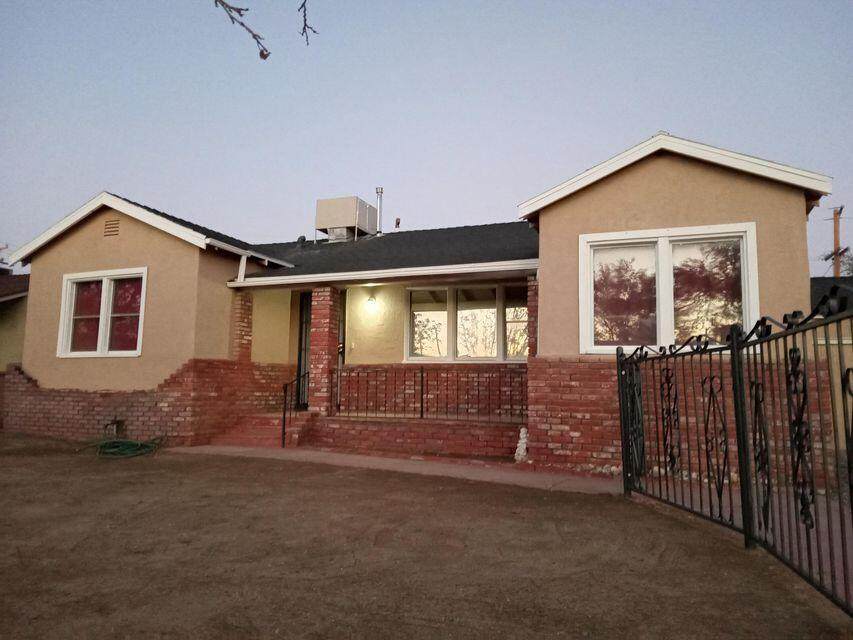 15926 P Street - Photo 1