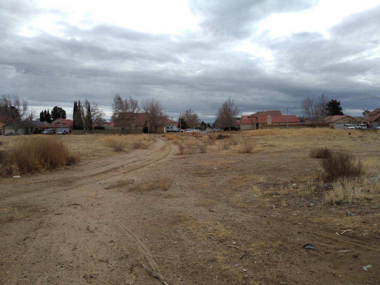 8th St East & Ave J11 - Photo 1