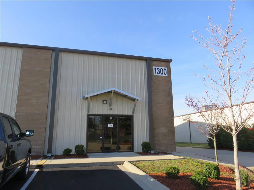 1300 W Hudson Rd Unit #Ste 8 & 9 - Photo 1
