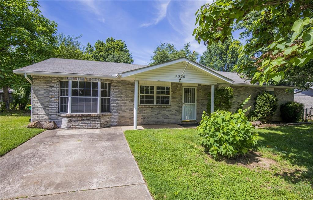 2500 Tracee Wy - Photo 1
