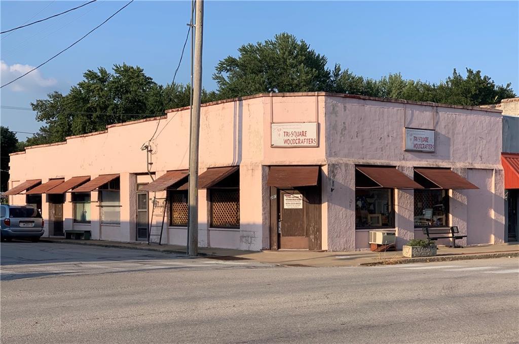 200 E Main St - Photo 1