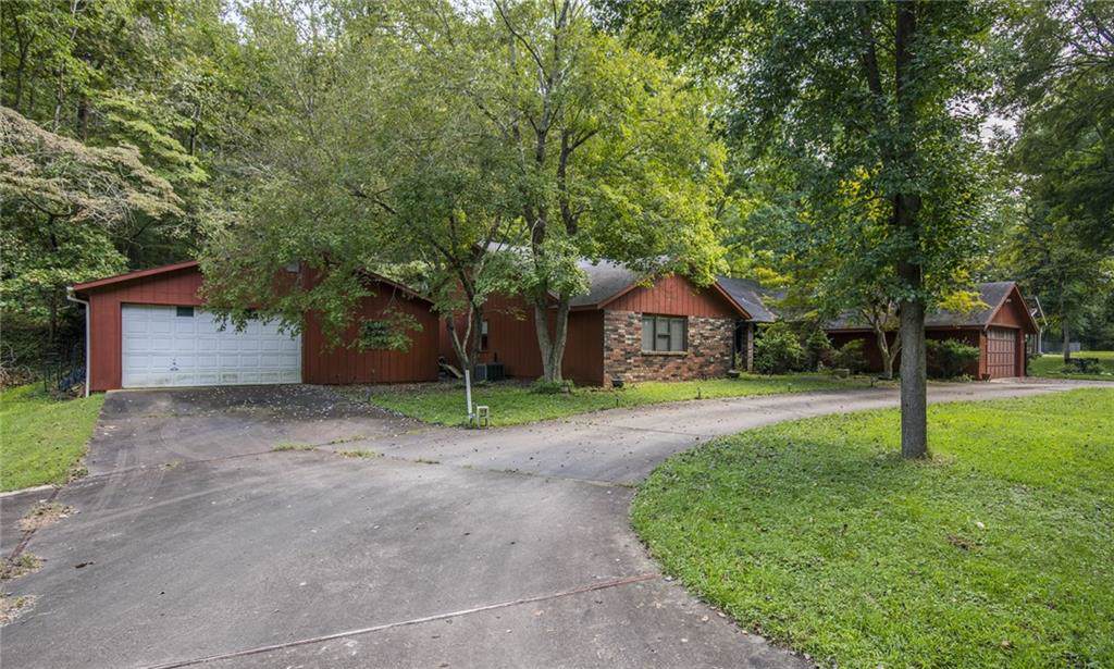 2104 Hidden Oaks Tr - Photo 1