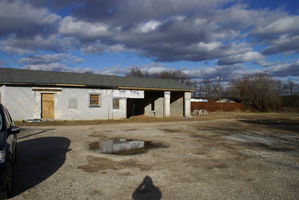 921 N Bloomington St - Photo 1