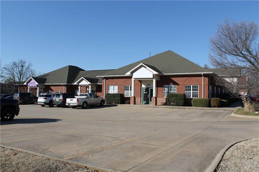 202 W Sunbridge Dr - Photo 1
