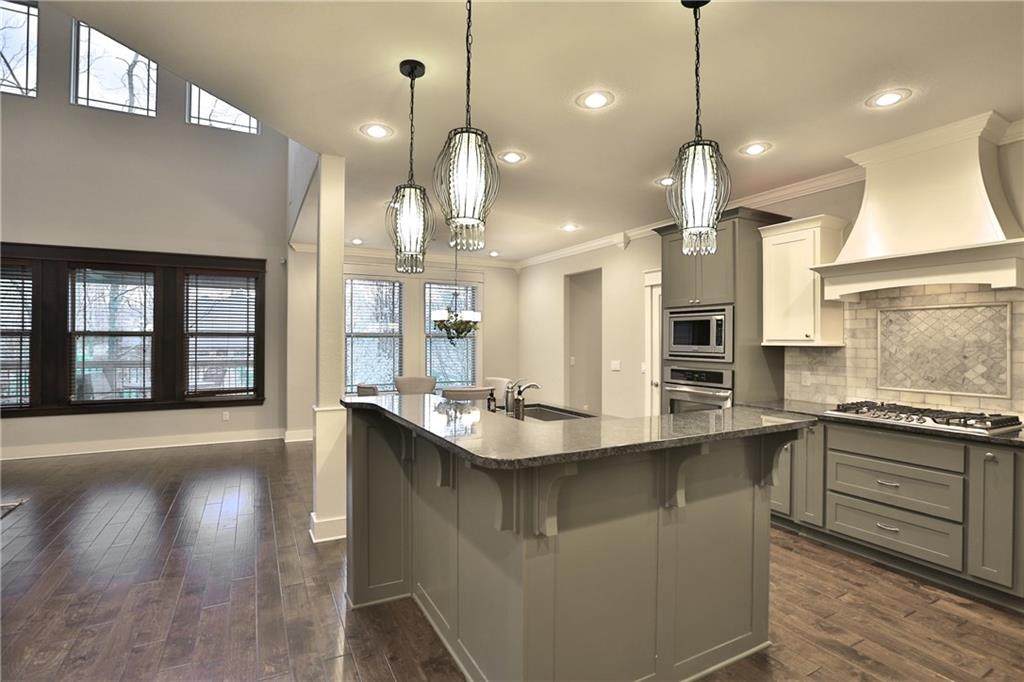 2100 Nw Small Oaks St - Photo 1