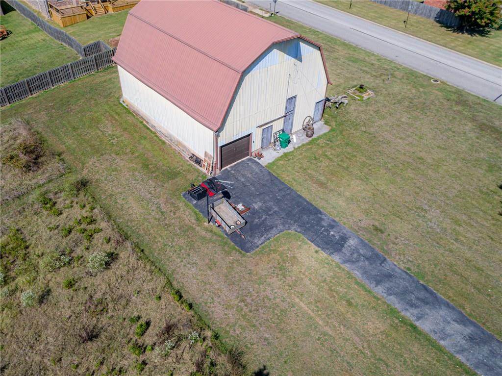 9179 Vaughn Road - Photo 1