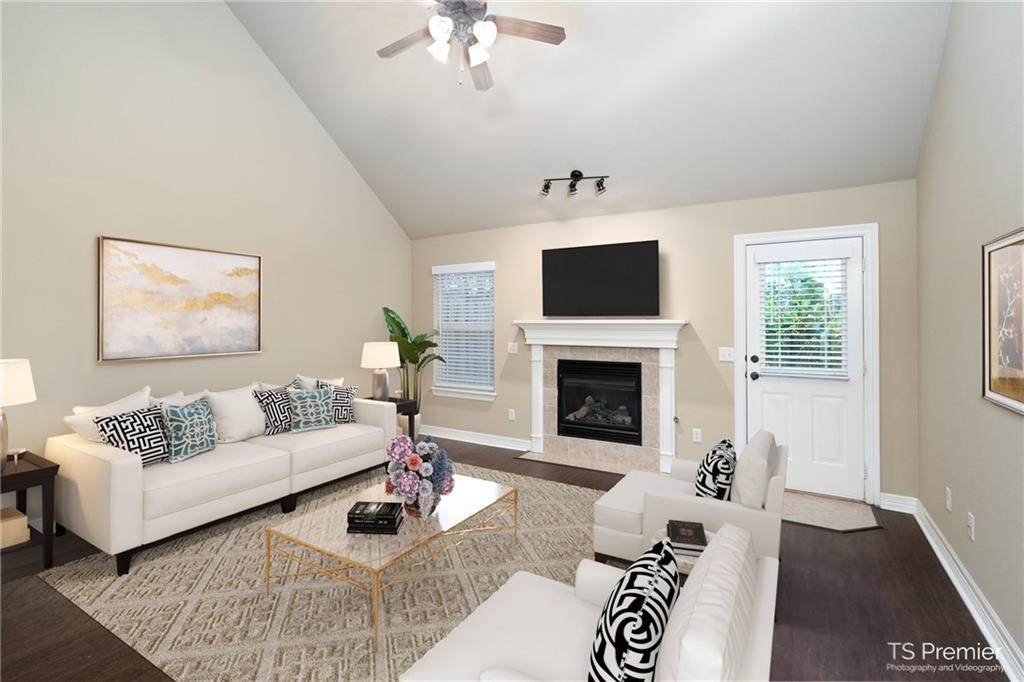 2425 15th - Photo 1