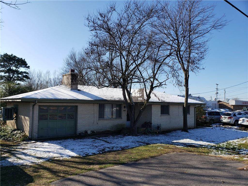 105 Robinson Avenue - Photo 1