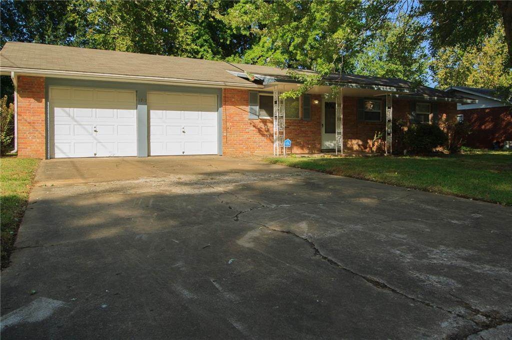 1747 Oakland Avenue - Photo 1