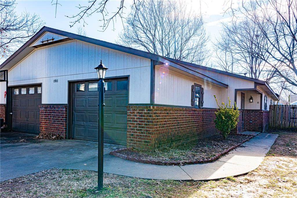 1911 Cypress Place - Photo 1