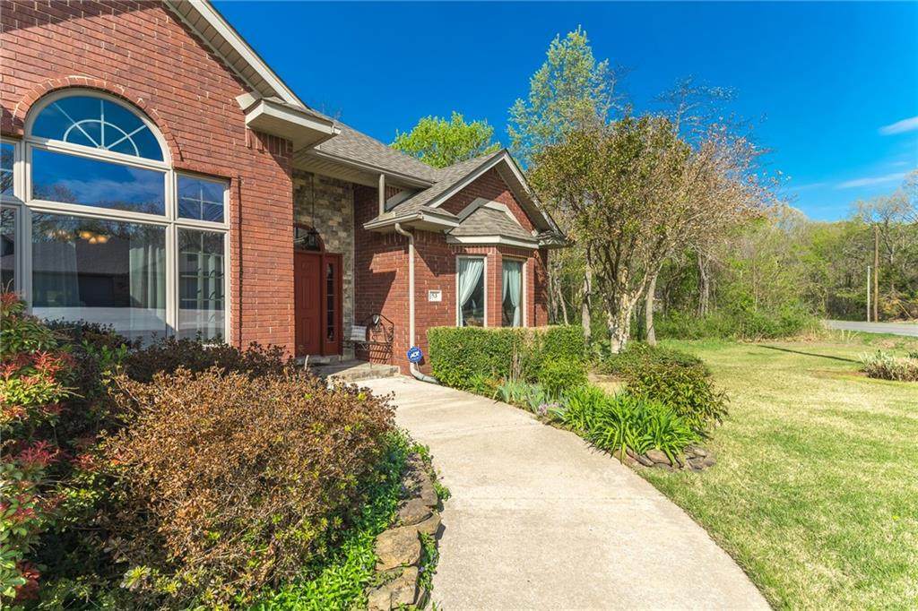 53 Perth Drive - Photo 1